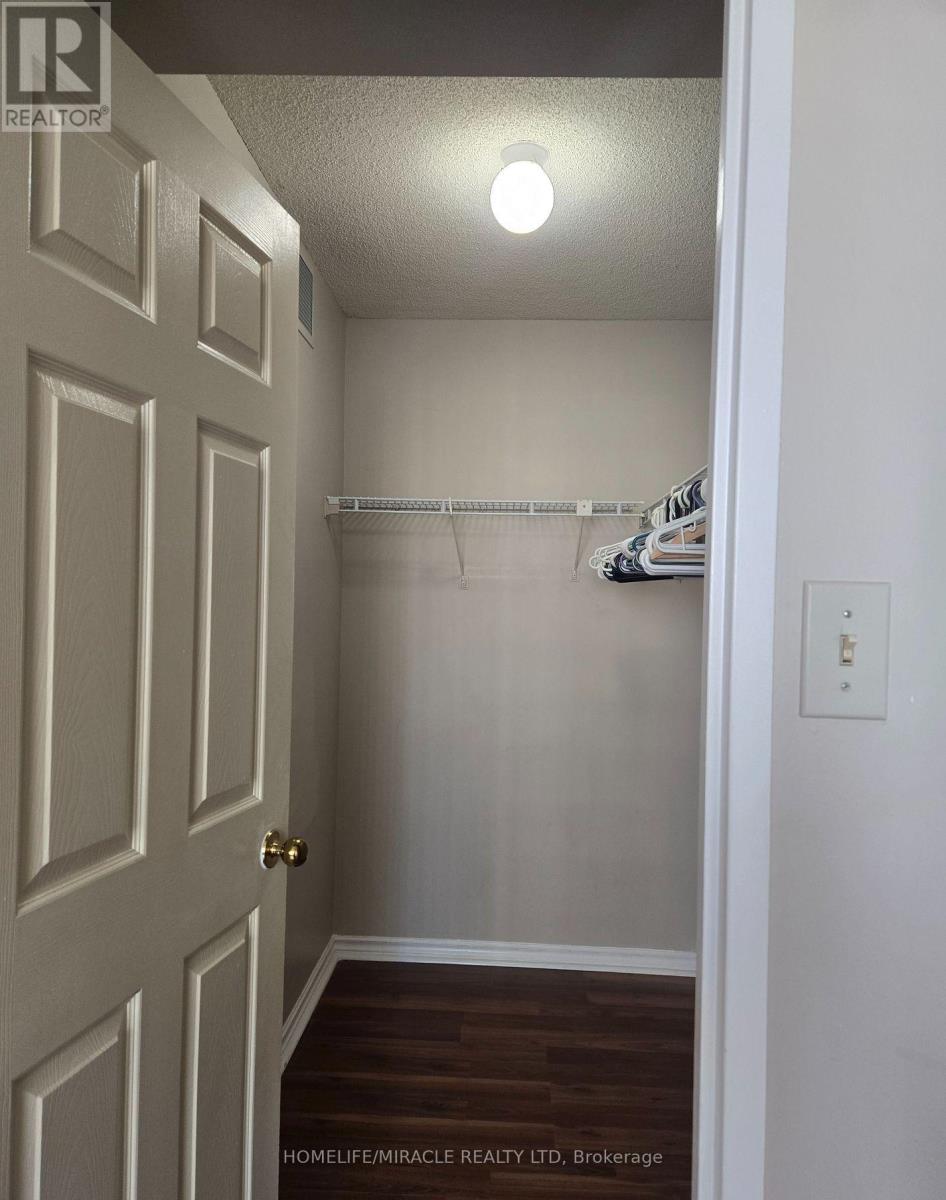 1701 - 285 Enfield Place S, Mississauga, Ontario  L5B 3Y6 - Photo 6 - W12540410