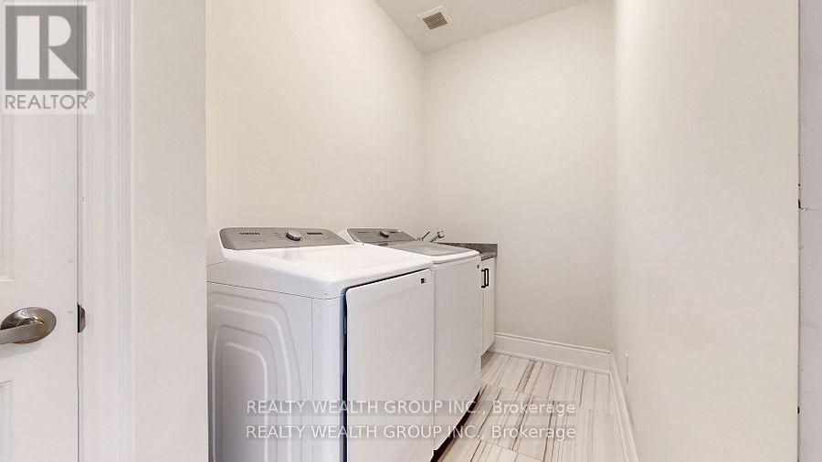 2421 Irene Crescent, Oakville, Ontario  L6H 7C5 - Photo 16 - W12540416