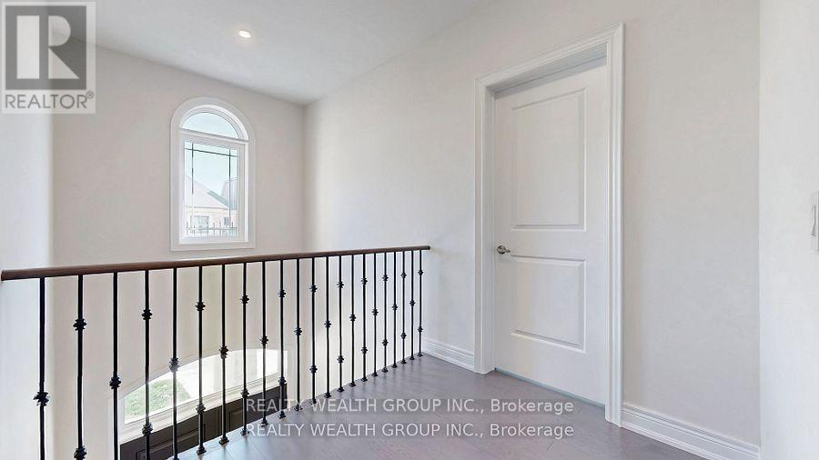 2421 Irene Crescent, Oakville, Ontario  L6H 7C5 - Photo 18 - W12540416