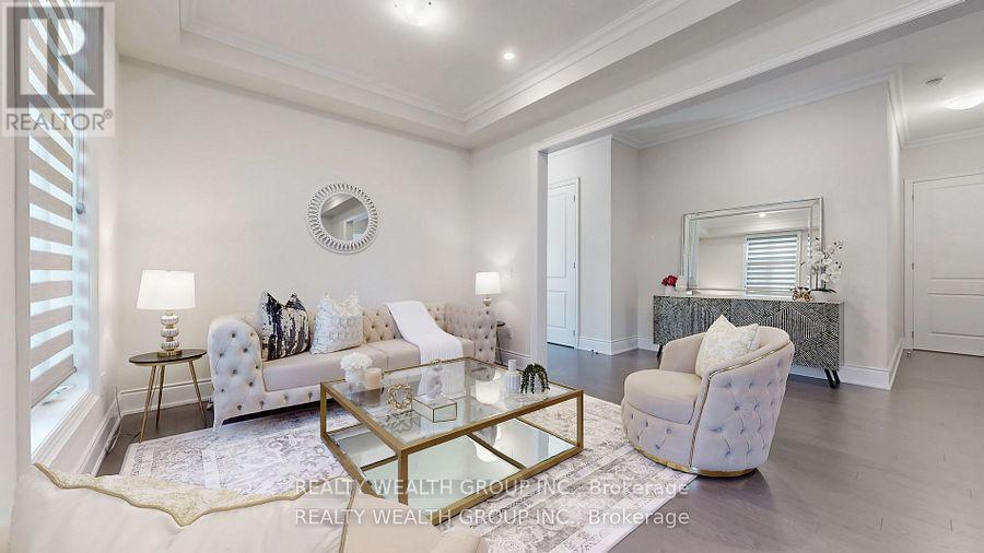 2421 Irene Crescent, Oakville, Ontario  L6H 7C5 - Photo 2 - W12540416