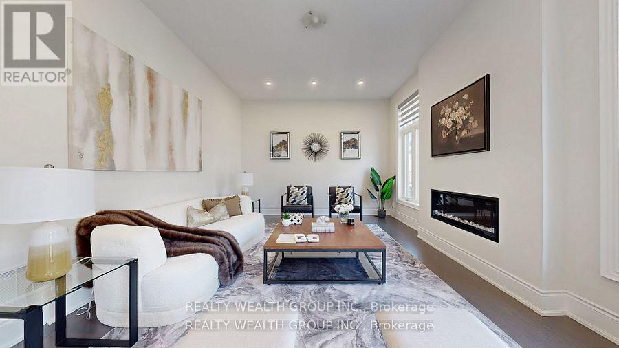 2421 Irene Crescent, Oakville, Ontario  L6H 7C5 - Photo 4 - W12540416