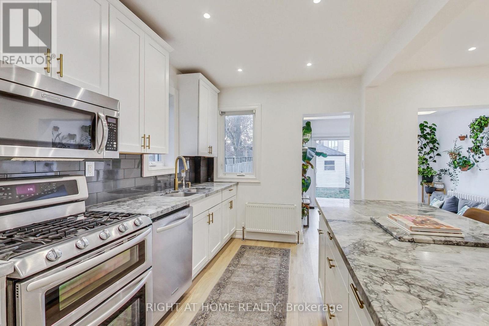 170 Fifth Street, Toronto, Ontario  M8V 2Z7 - Photo 11 - W12540456