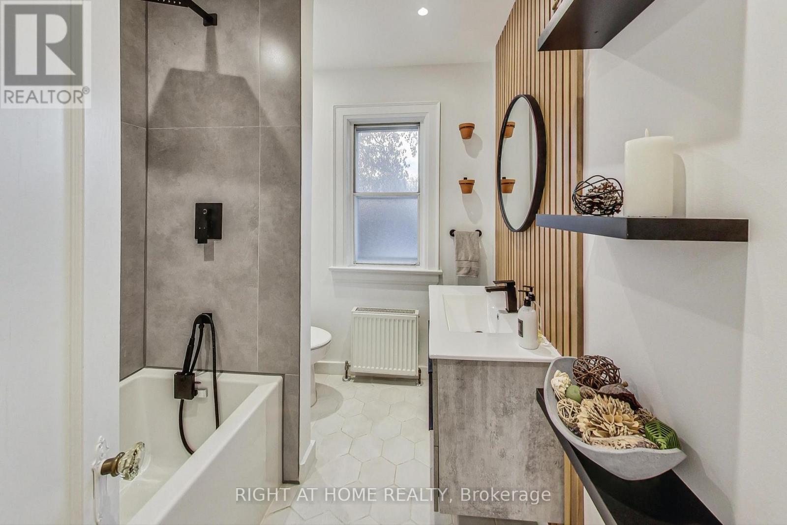 170 Fifth Street, Toronto, Ontario  M8V 2Z7 - Photo 18 - W12540456