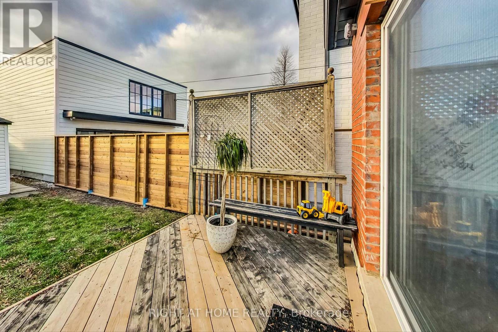 170 Fifth Street, Toronto, Ontario  M8V 2Z7 - Photo 24 - W12540456