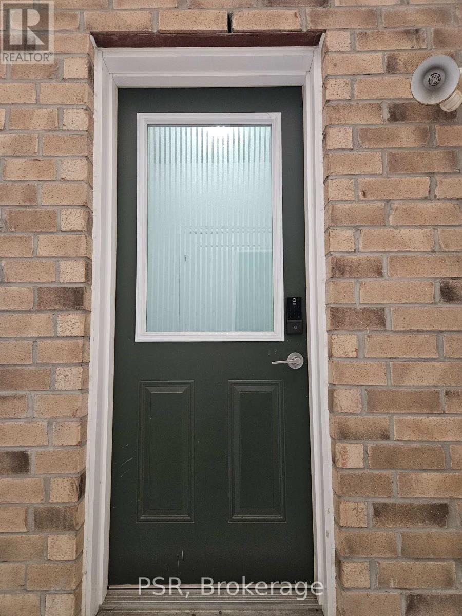 31 Monkton Circle, Brampton, Ontario  L6Y 0X7 - Photo 3 - W12540488