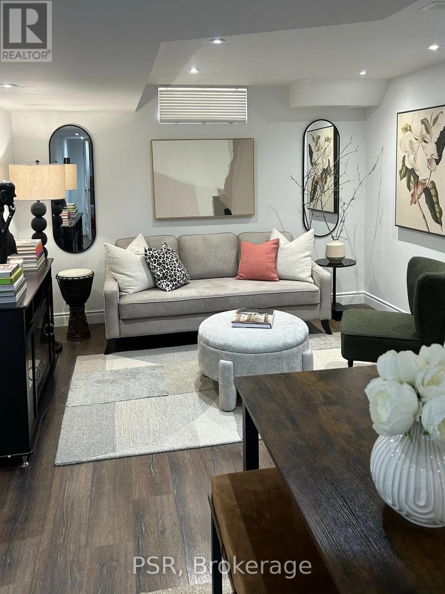 31 Monkton Circle, Brampton, Ontario  L6Y 0X7 - Photo 5 - W12540488