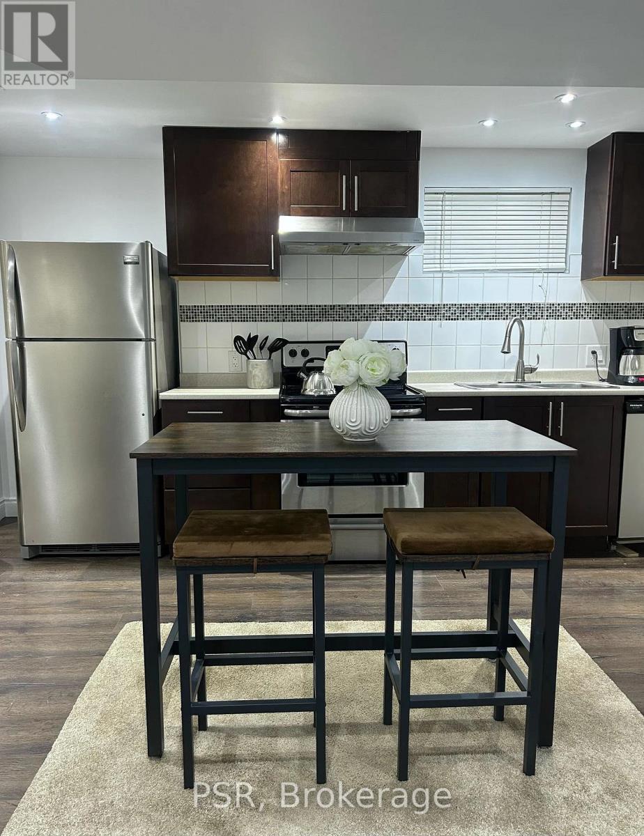 31 Monkton Circle, Brampton, Ontario  L6Y 0X7 - Photo 7 - W12540488