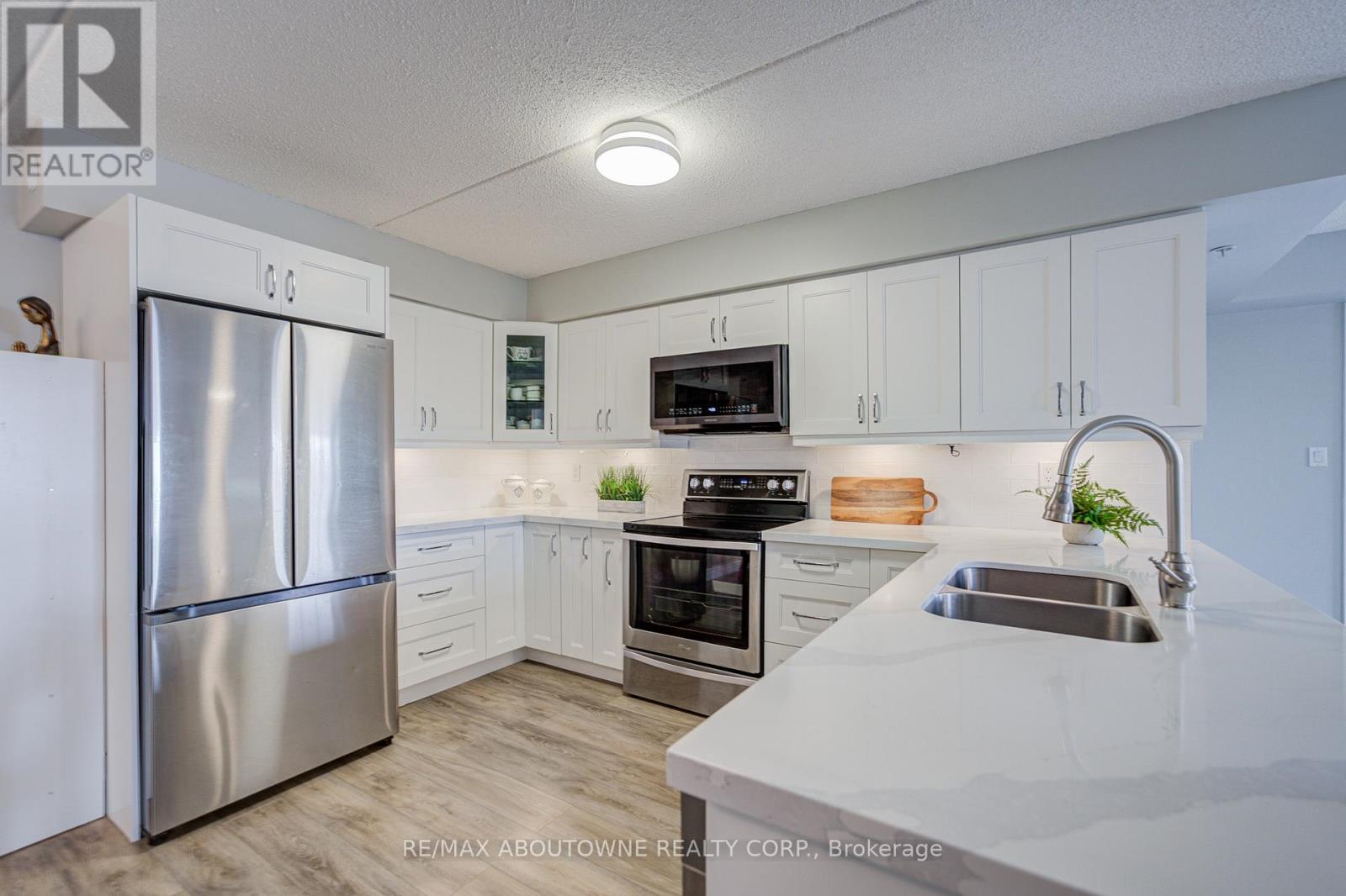 314 - 1460 Bishops Gate, Oakville, Ontario  L6M 4N5 - Photo 10 - W12540514