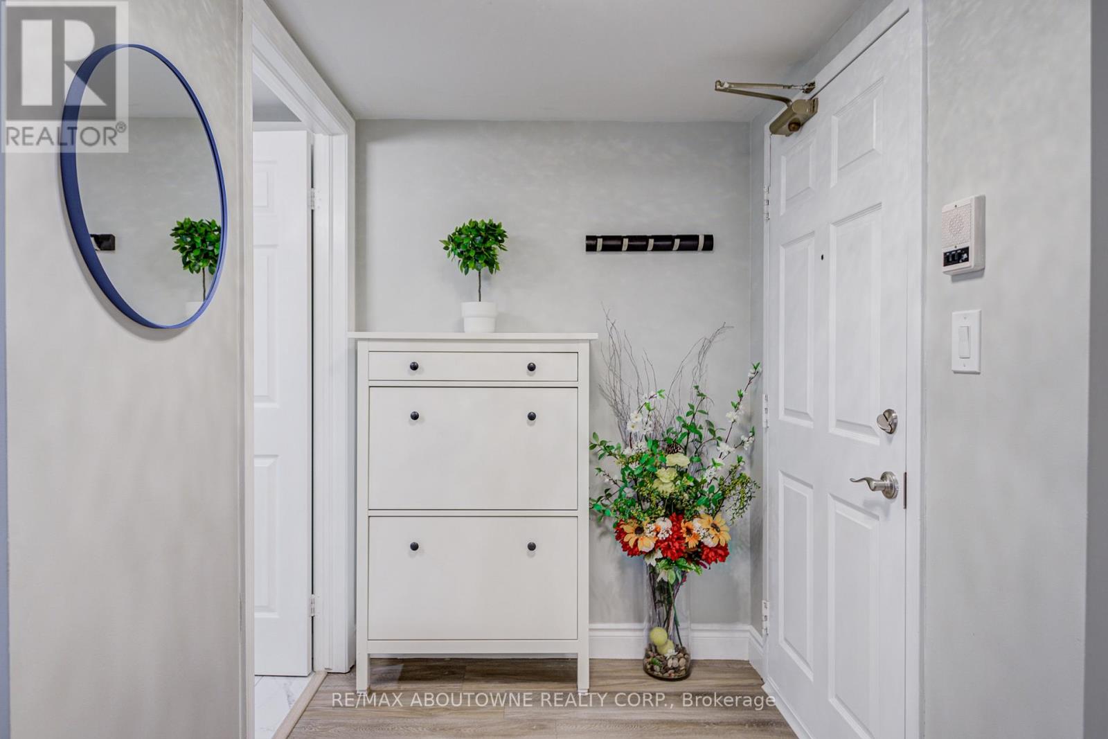 314 - 1460 Bishops Gate, Oakville (Ga Glen Abbey), Ontario  L6M 4N5 - Photo 6 - W12540514