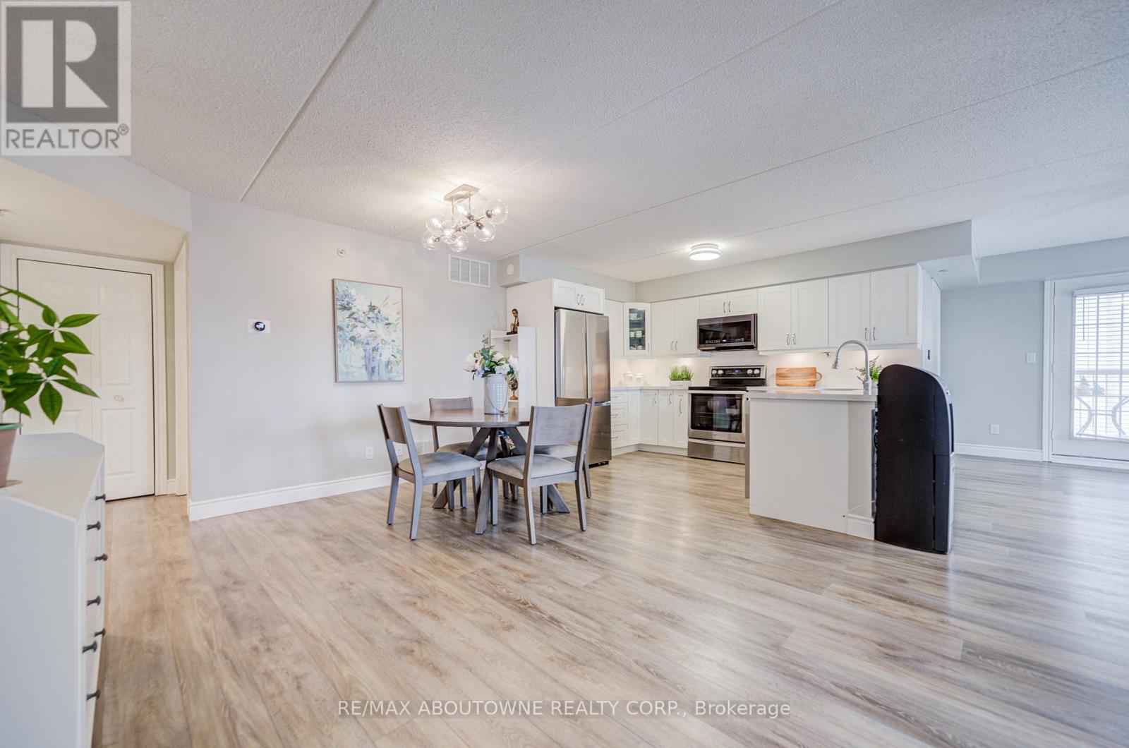 314 - 1460 Bishops Gate, Oakville, Ontario  L6M 4N5 - Photo 7 - W12540514