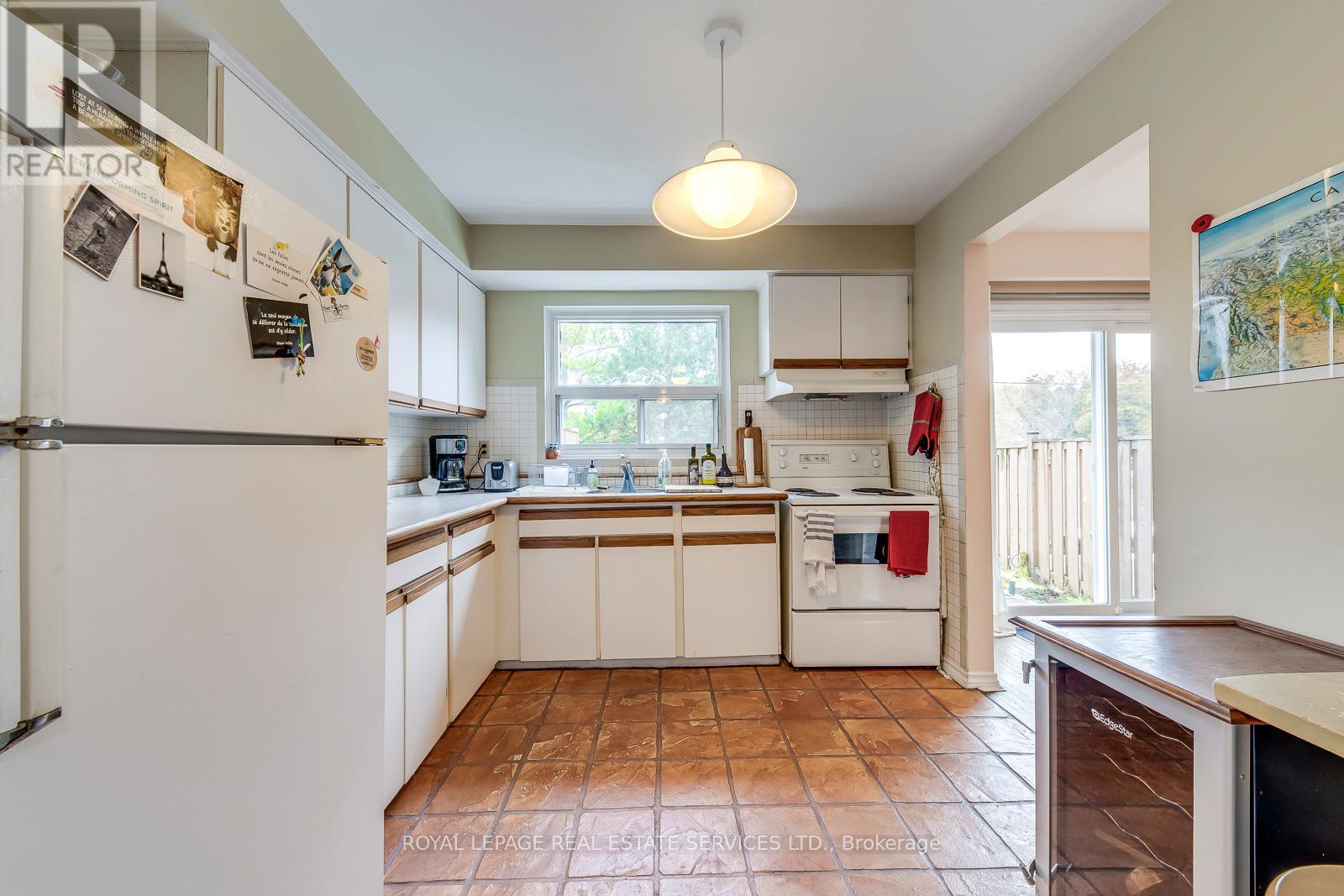 202 - 1055 Shawnmarr Road, Mississauga, Ontario  L5H 3V2 - Photo 17 - W12540518