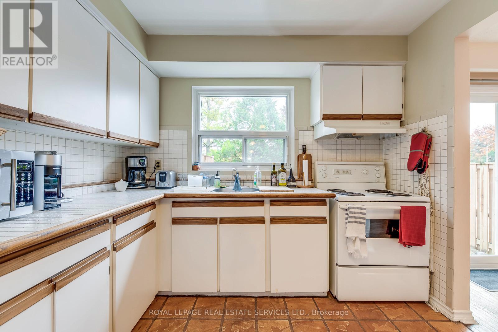 202 - 1055 Shawnmarr Road, Mississauga, Ontario  L5H 3V2 - Photo 18 - W12540518