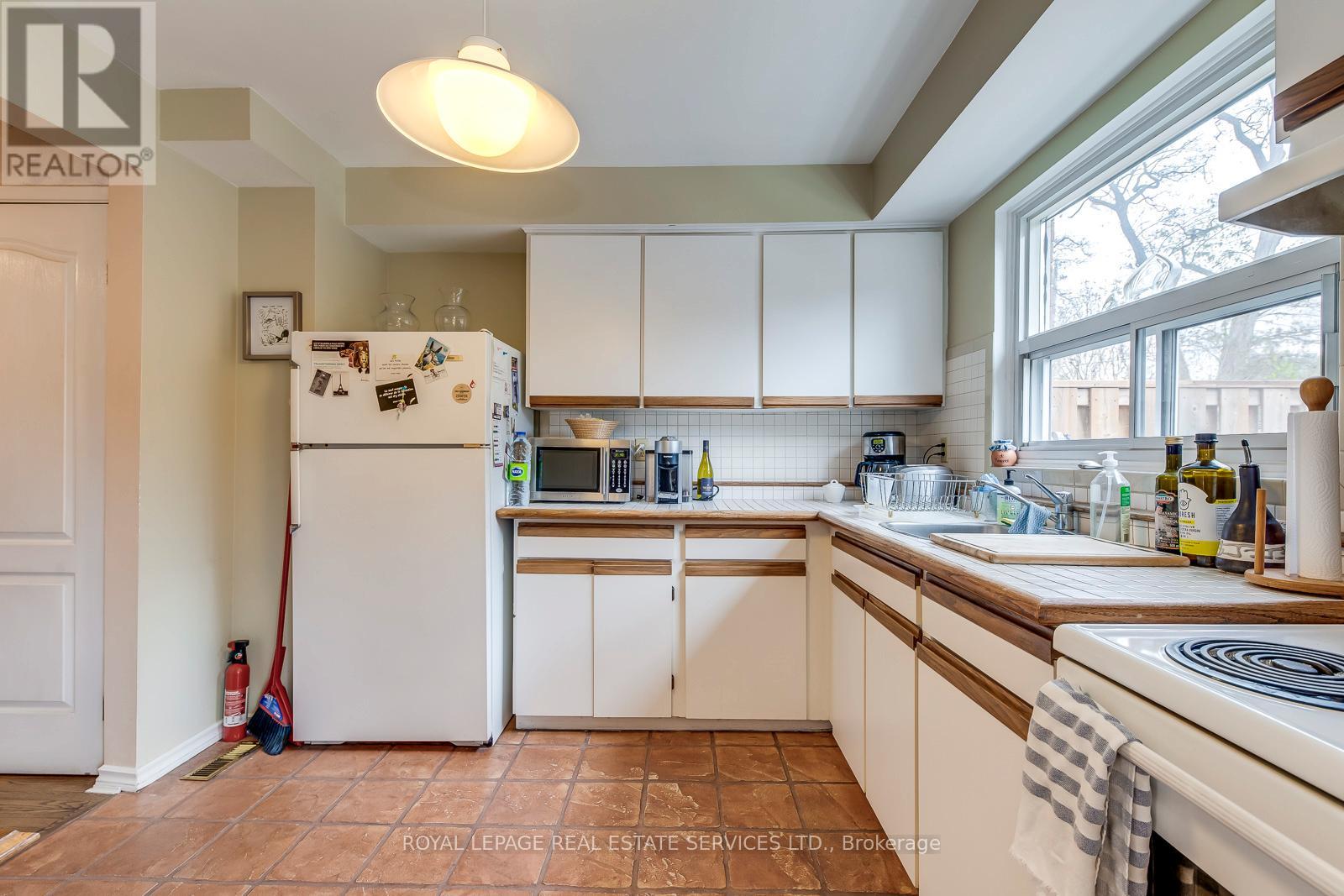 202 - 1055 Shawnmarr Road, Mississauga, Ontario  L5H 3V2 - Photo 19 - W12540518