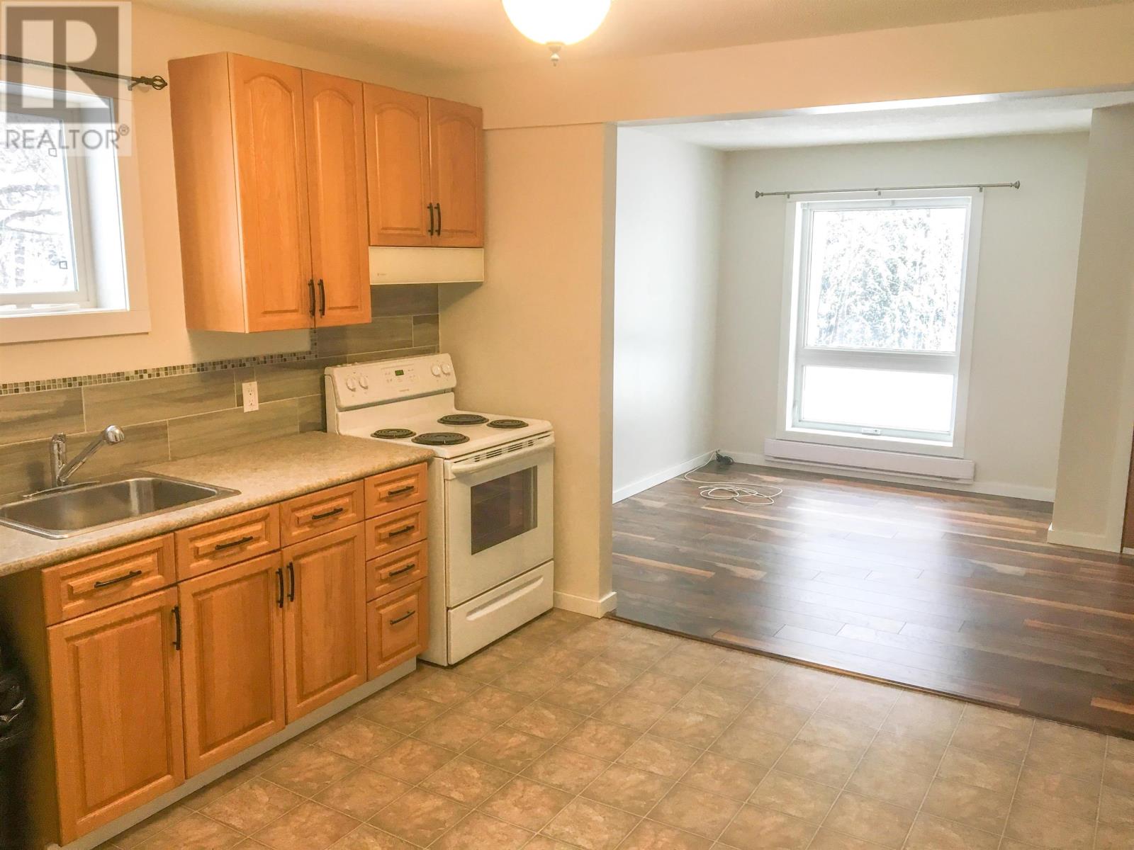 137 Prince St, Sioux Lookout, Ontario P8T 1A3 - Photo 3 - TB253254