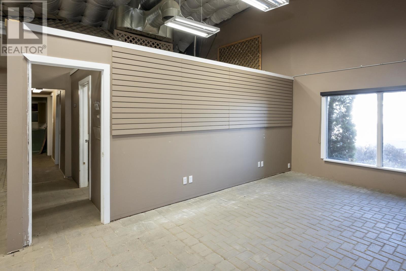 561 Tenth Ave., Thunder Bay, Ontario  P7B 2R3 - Photo 4 - TB253461