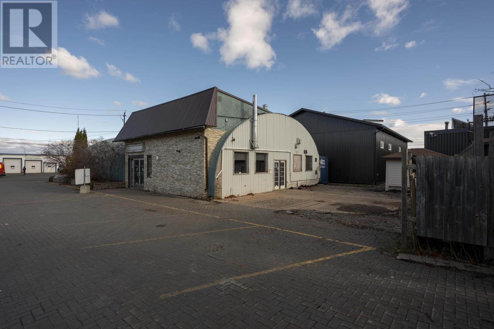 561 Tenth Ave., Thunder Bay, Ontario  P7B 2R3 - Photo 2 - TB253461