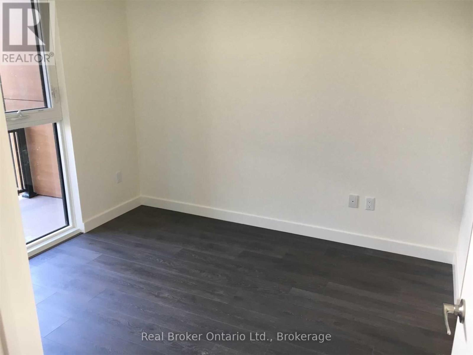 311 - 210 Sabina Drive, Oakville, Ontario  L6H 0W6 - Photo 11 - W12540620