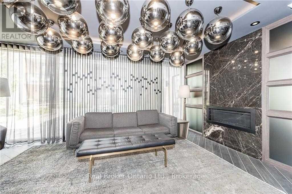 311 - 210 Sabina Drive, Oakville, Ontario  L6H 0W6 - Photo 5 - W12540620