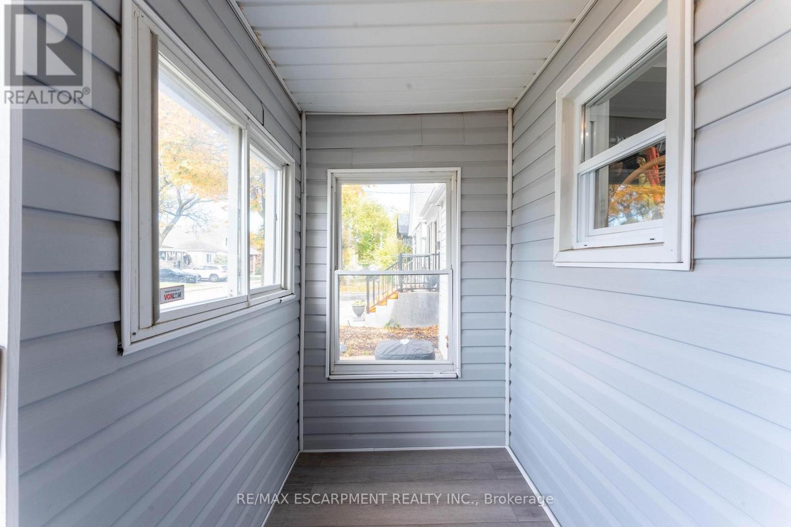 284 Paling Avenue, Hamilton, Ontario  L8H 5J9 - Photo 3 - X12540242