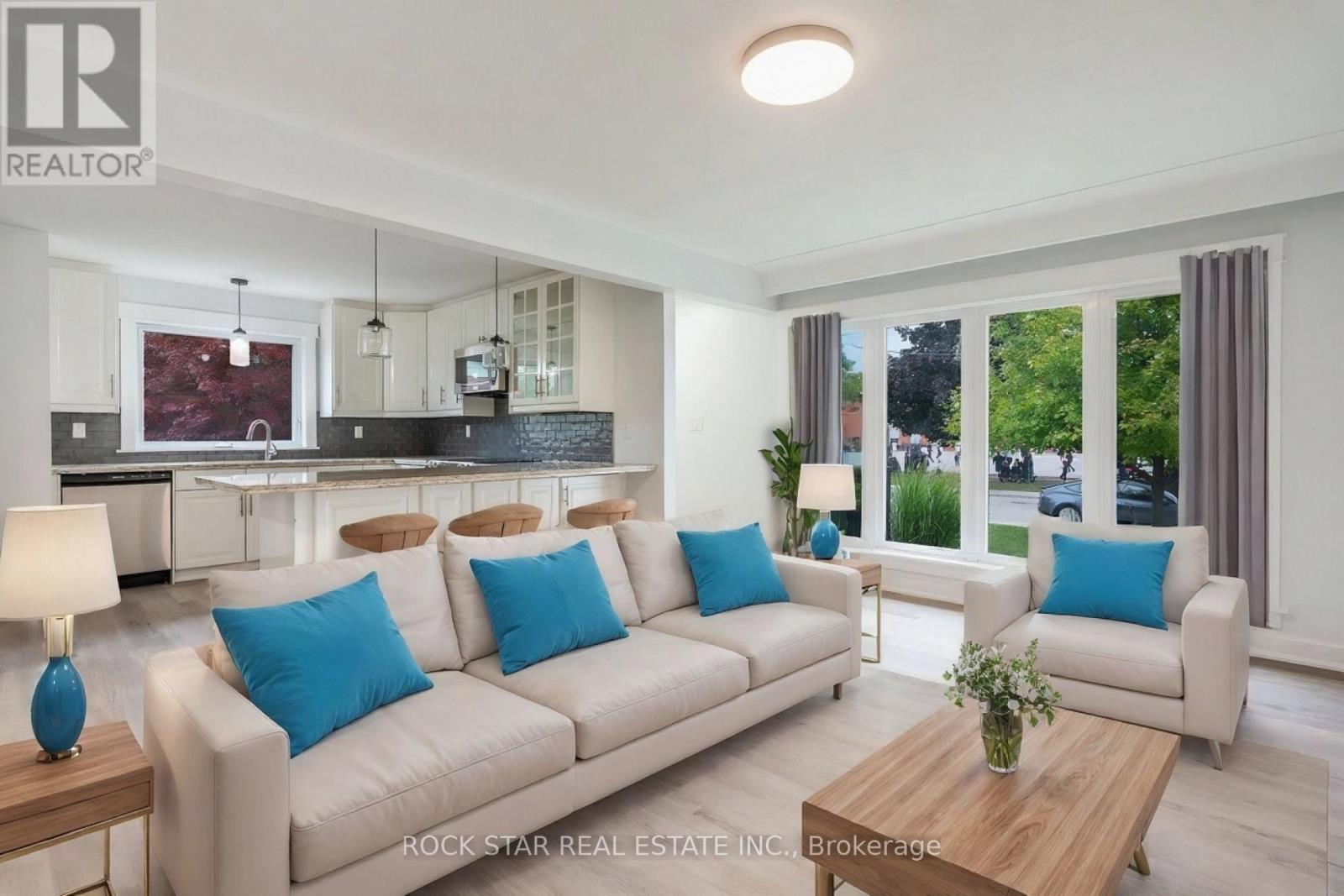 Upper - 16 Wildewood Avenue, Hamilton, Ontario  L8T 1X3 - Photo 2 - X12540256