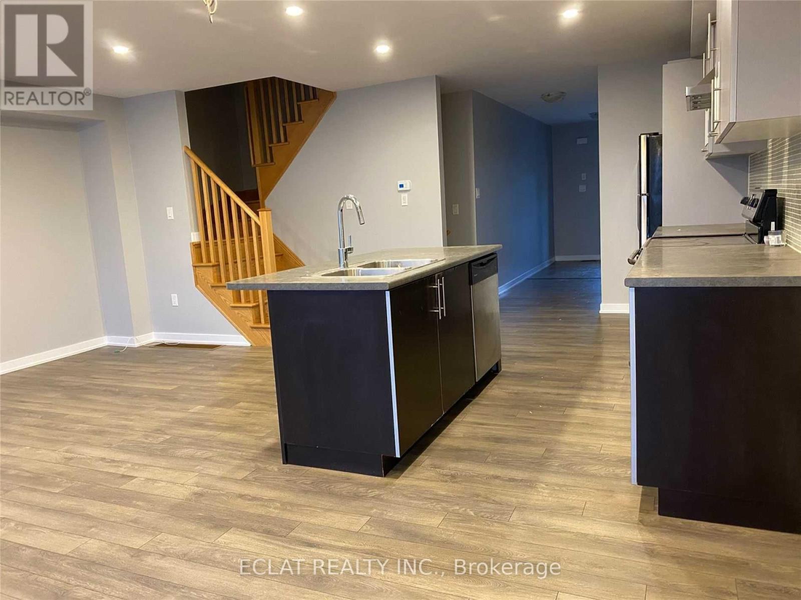 51 Sherway Street, Hamilton, Ontario  L8J 0J3 - Photo 4 - X12540346