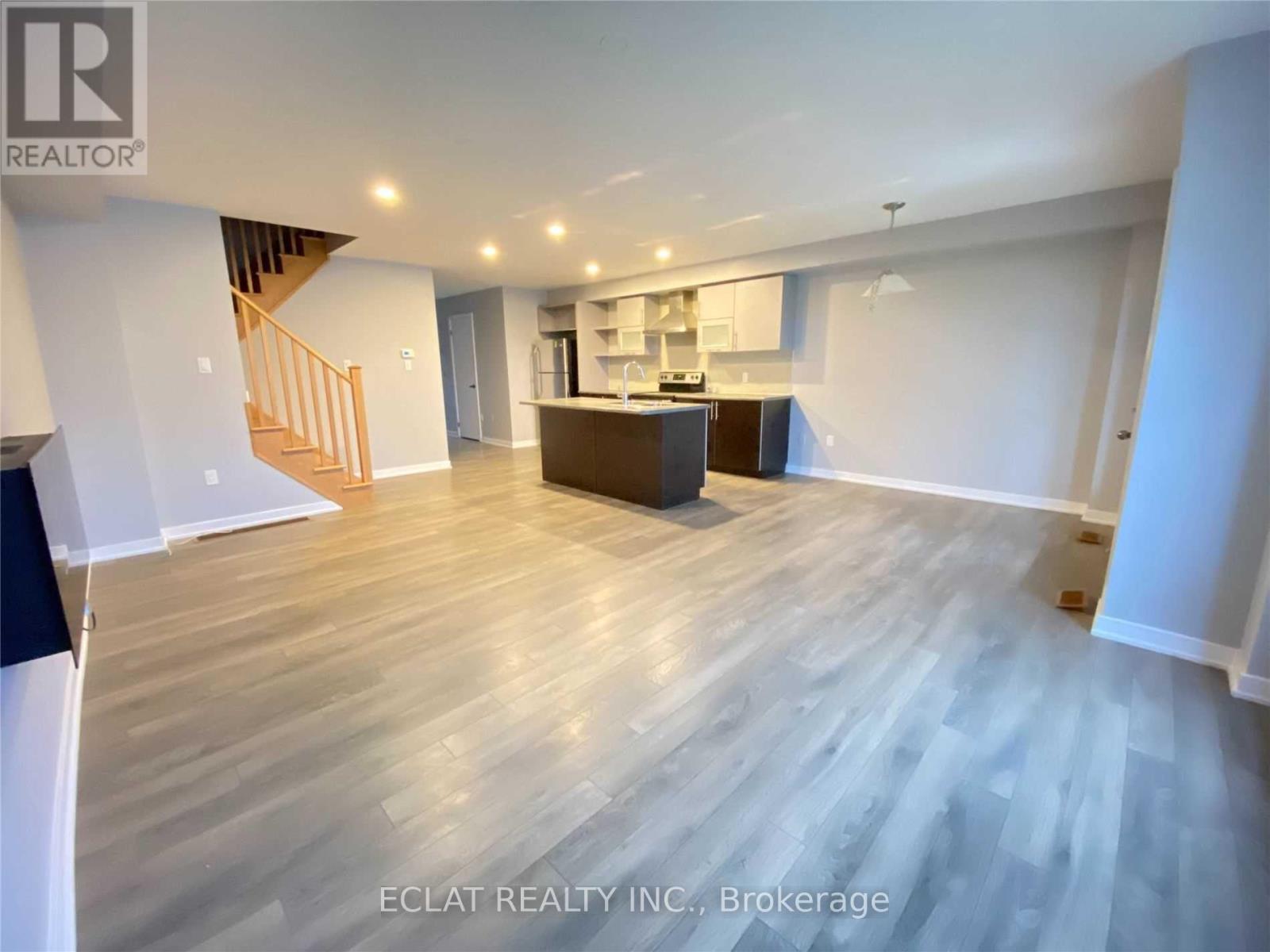 51 Sherway Street, Hamilton, Ontario  L8J 0J3 - Photo 5 - X12540346