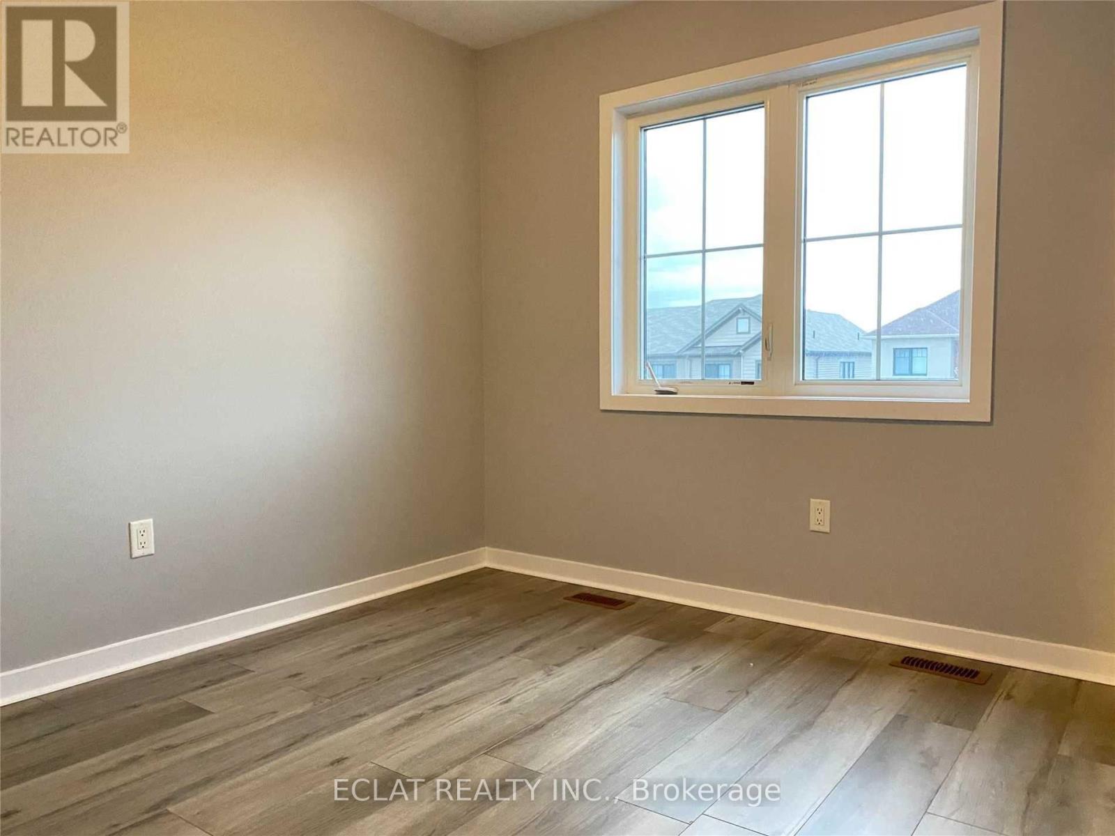 51 Sherway Street, Hamilton, Ontario  L8J 0J3 - Photo 7 - X12540346