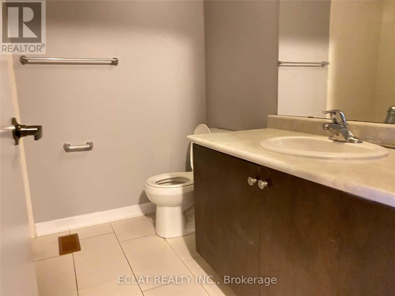 51 Sherway Street, Hamilton, Ontario  L8J 0J3 - Photo 8 - X12540346