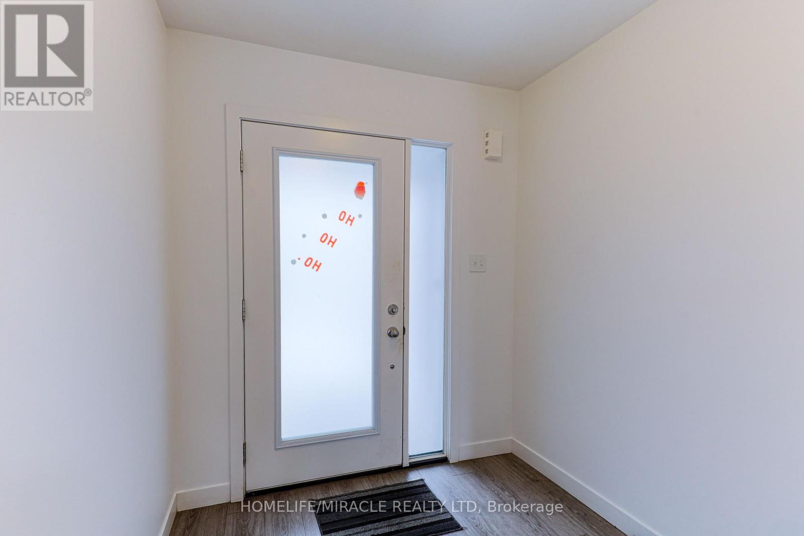 105 Pony Way, Kitchener, Ontario  N2R 0R8 - Photo 4 - X12540474