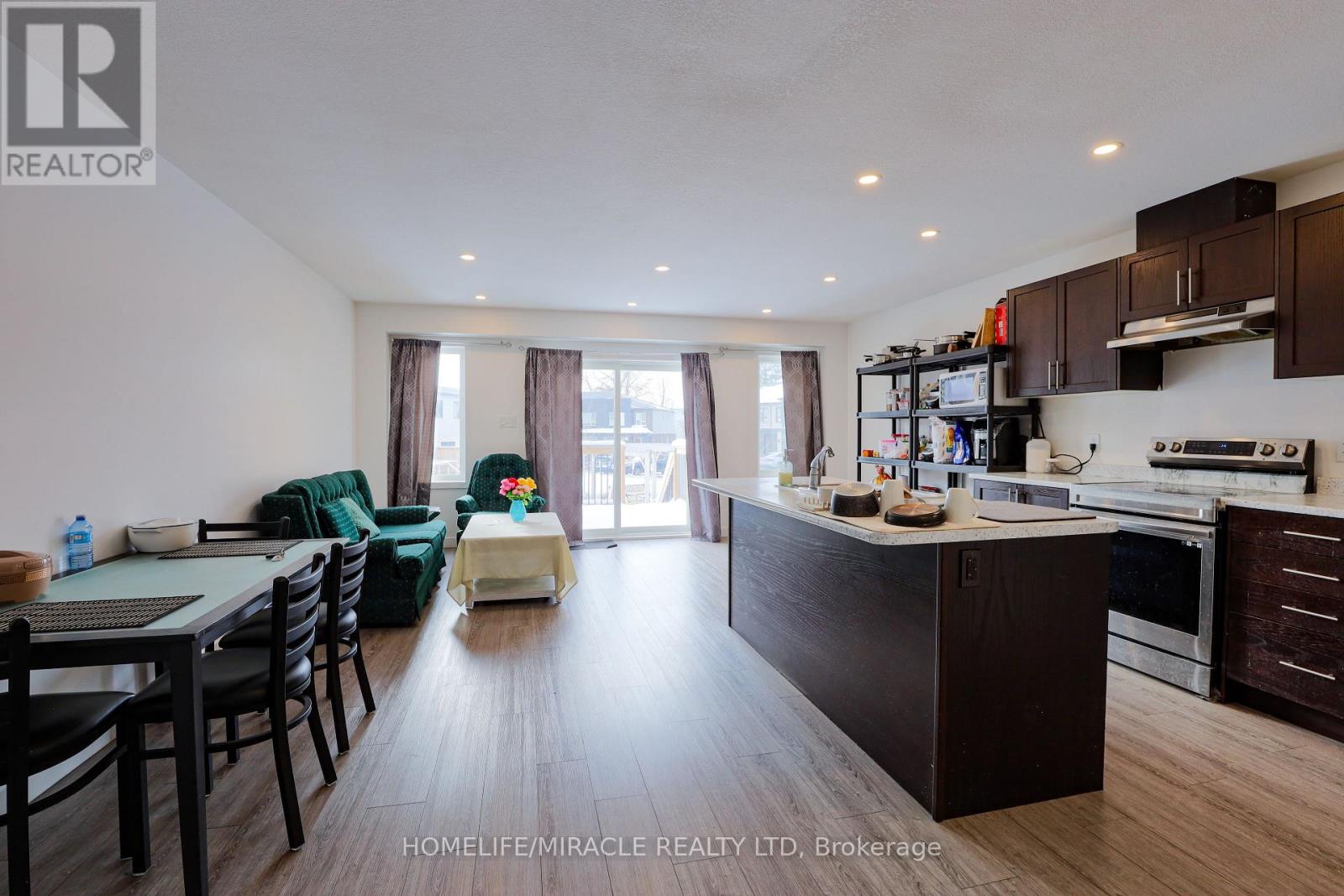 105 Pony Way, Kitchener, Ontario  N2R 0R8 - Photo 9 - X12540474