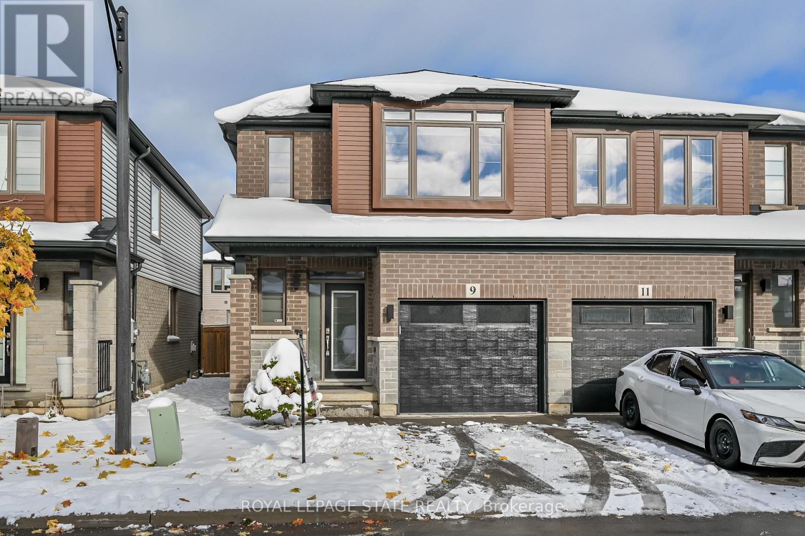 9 Rouley Lane, Hamilton, Ontario  L9G 0G5 - Photo 3 - X12540536