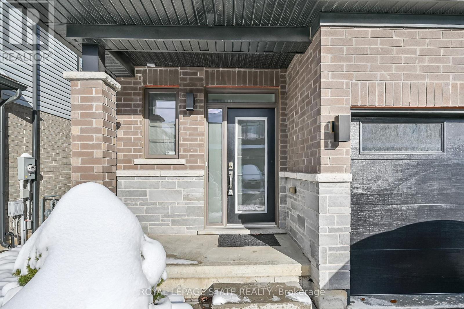 9 Rouley Lane, Hamilton, Ontario  L9G 0G5 - Photo 4 - X12540536
