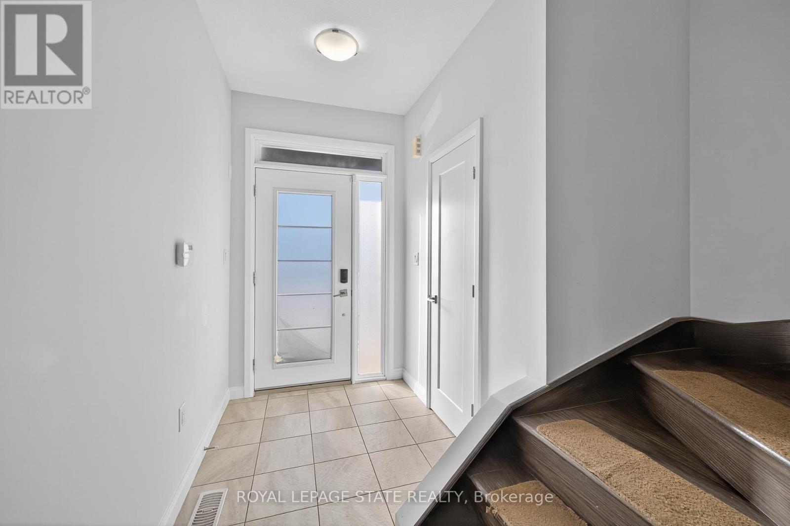 9 Rouley Lane, Hamilton, Ontario  L9G 0G5 - Photo 6 - X12540536