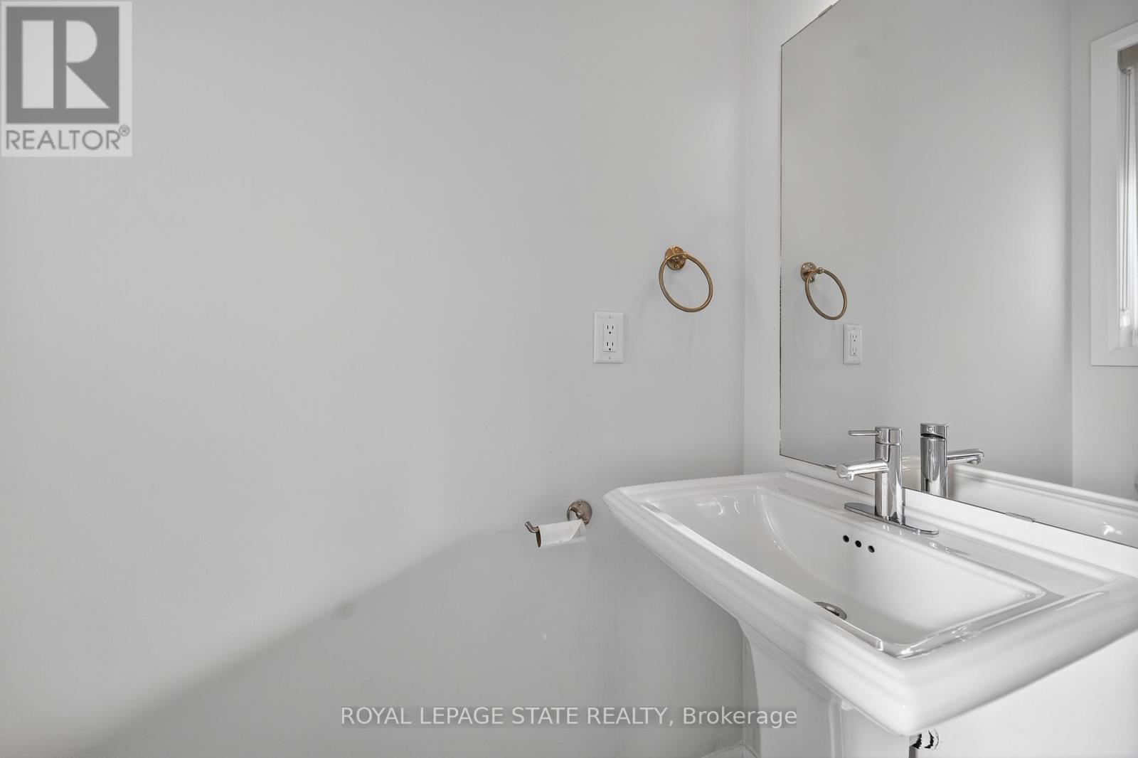 9 Rouley Lane, Hamilton, Ontario  L9G 0G5 - Photo 7 - X12540536