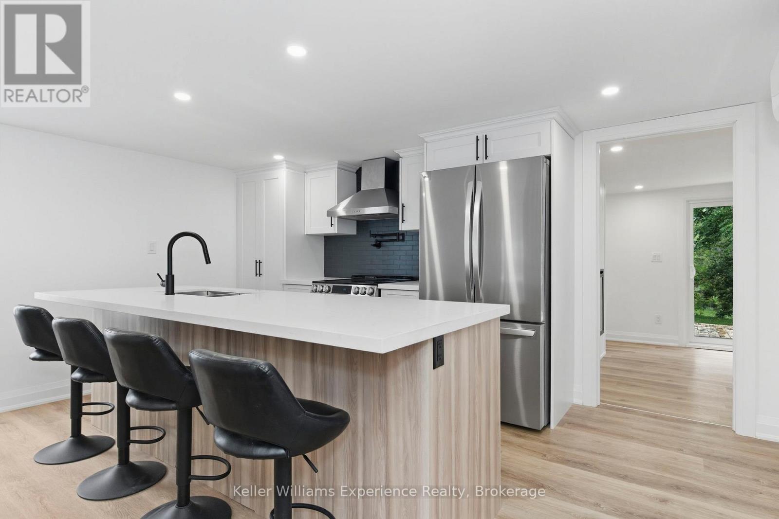 3355 Muskoka Street, Severn, Ontario  L0K 2B0 - Photo 10 - S12540596