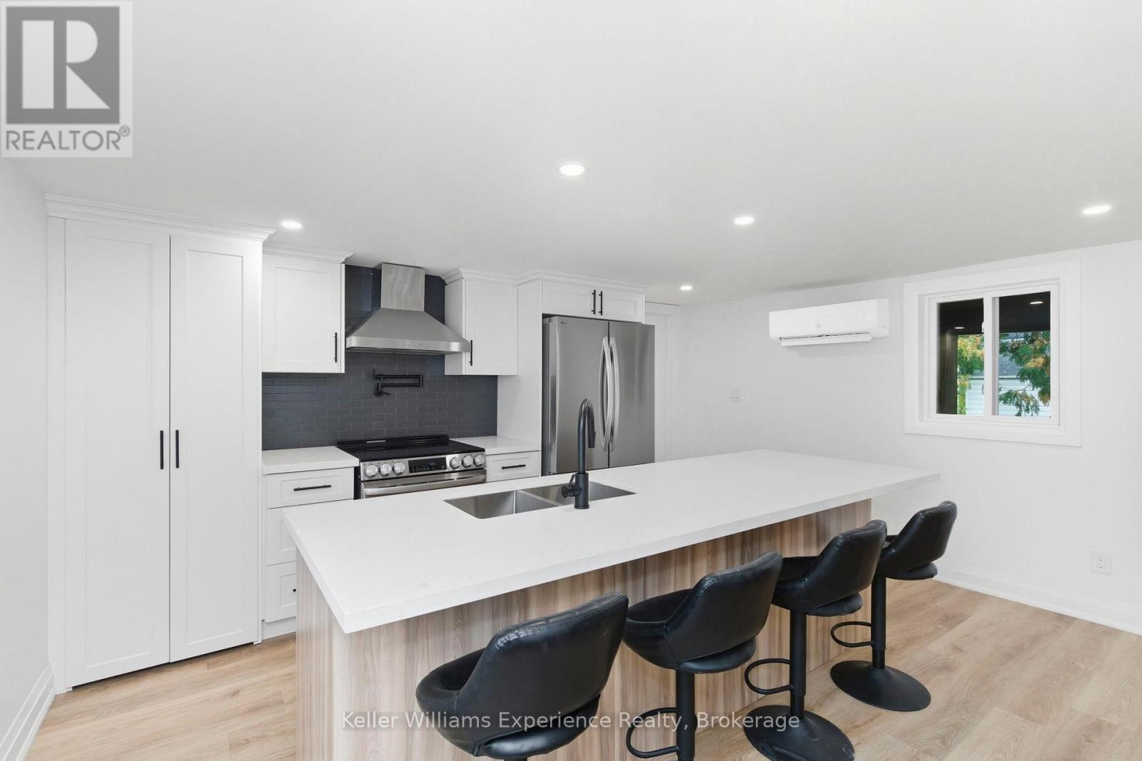 3355 Muskoka Street, Severn, Ontario  L0K 2B0 - Photo 8 - S12540596