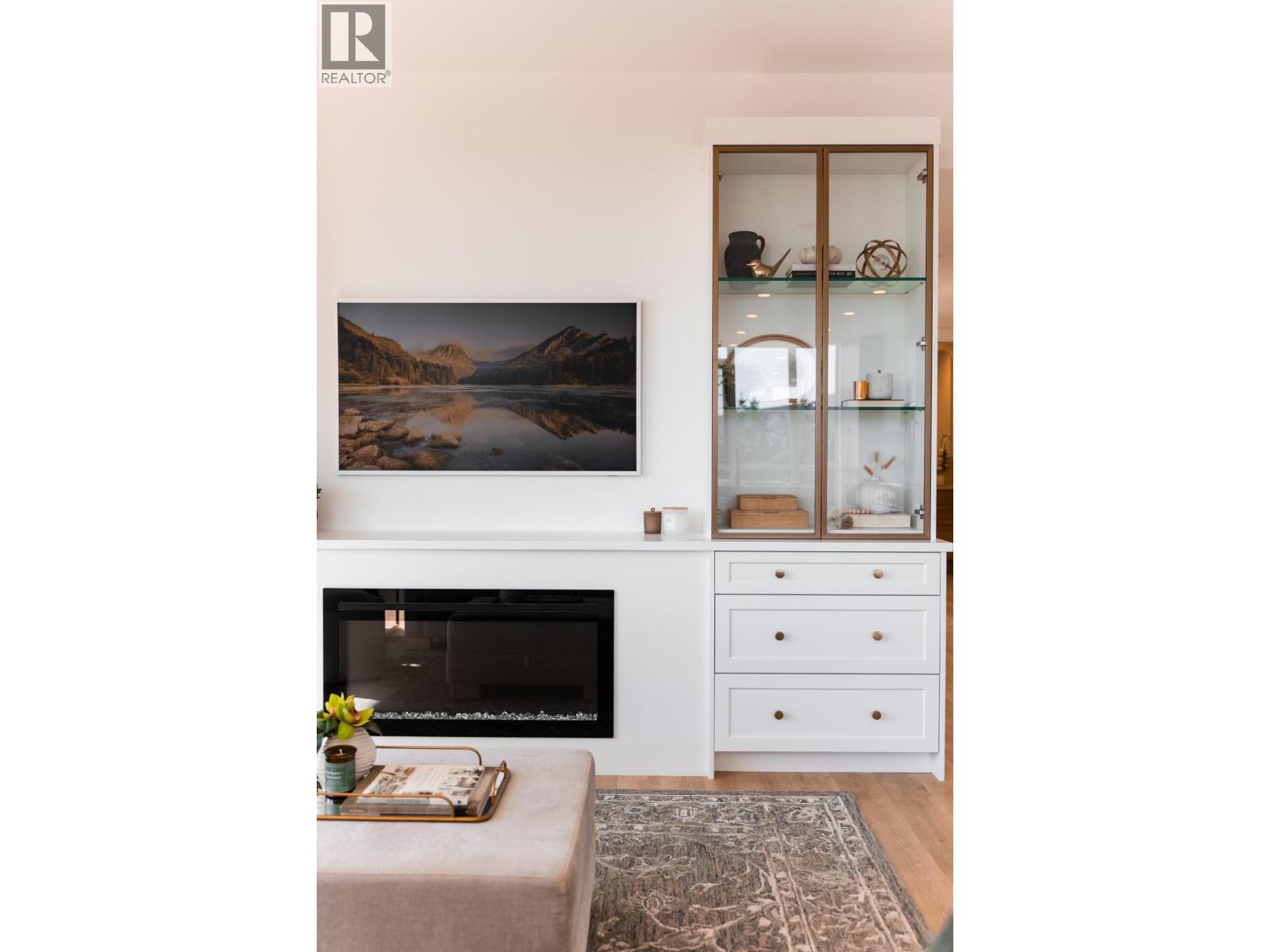 605 2325 Emery Court, North Vancouver, British Columbia  V7J 0E8 - Photo 2 - R3067067