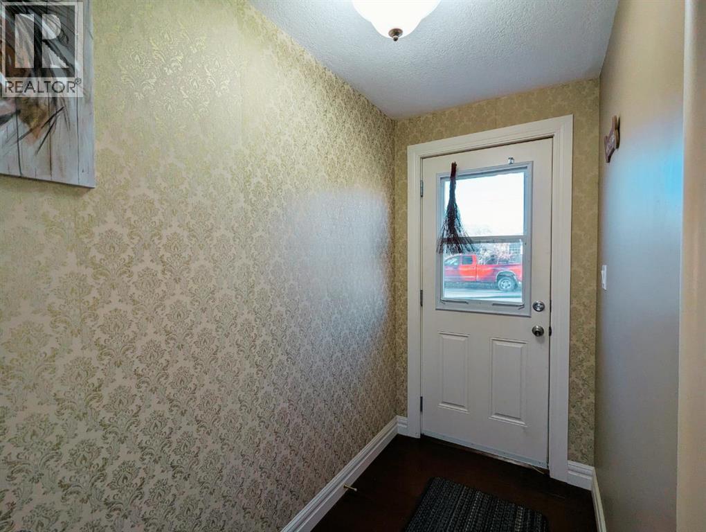 119 47 Avenue W, Claresholm, Alberta  T0L 0T0 - Photo 2 - A2267316