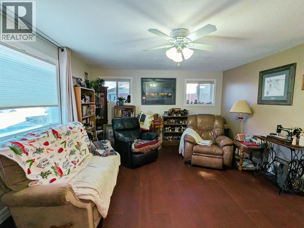 119 47 Avenue W, Claresholm, Alberta  T0L 0T0 - Photo 3 - A2267316