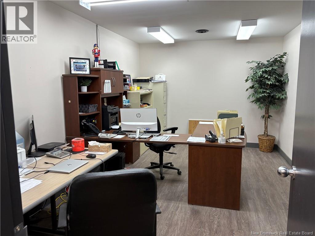 18 Elmwood, Moncton, New Brunswick  E1A 2X8 - Photo 5 - NB130059