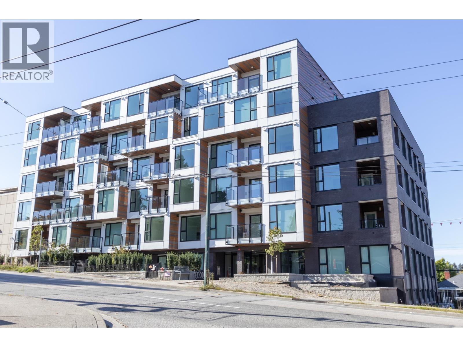 402 5399 Joyce Street, Vancouver, British Columbia  V5R 4H3 - Photo 1 - R3067056