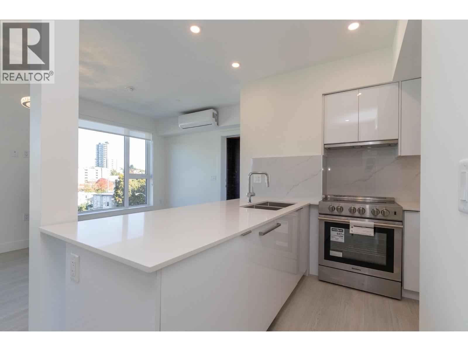 402 5399 Joyce Street, Vancouver, British Columbia  V5R 4H3 - Photo 4 - R3067056