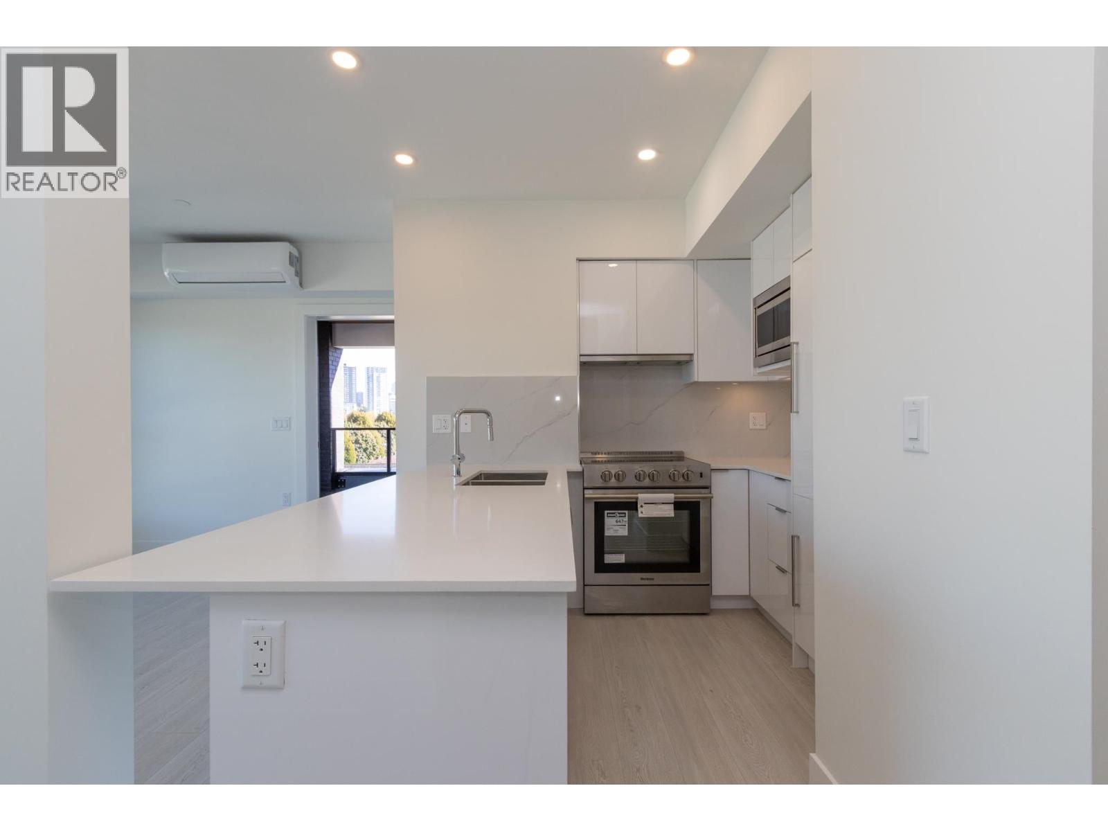 402 5399 Joyce Street, Vancouver, British Columbia  V5R 4H3 - Photo 5 - R3067056