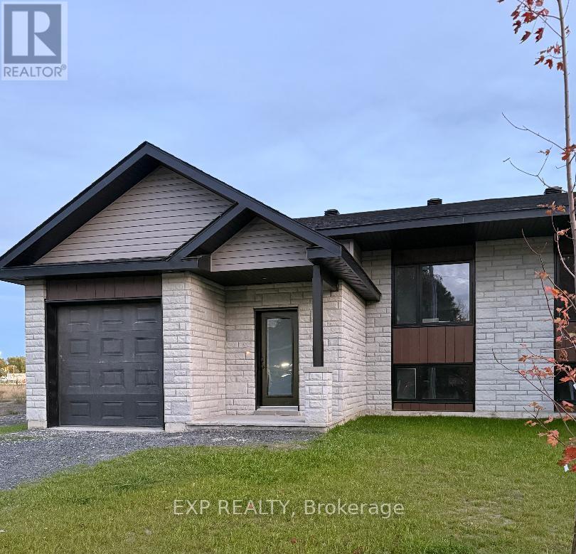 24 S BEECH STREET, South Glengarry, Ontario