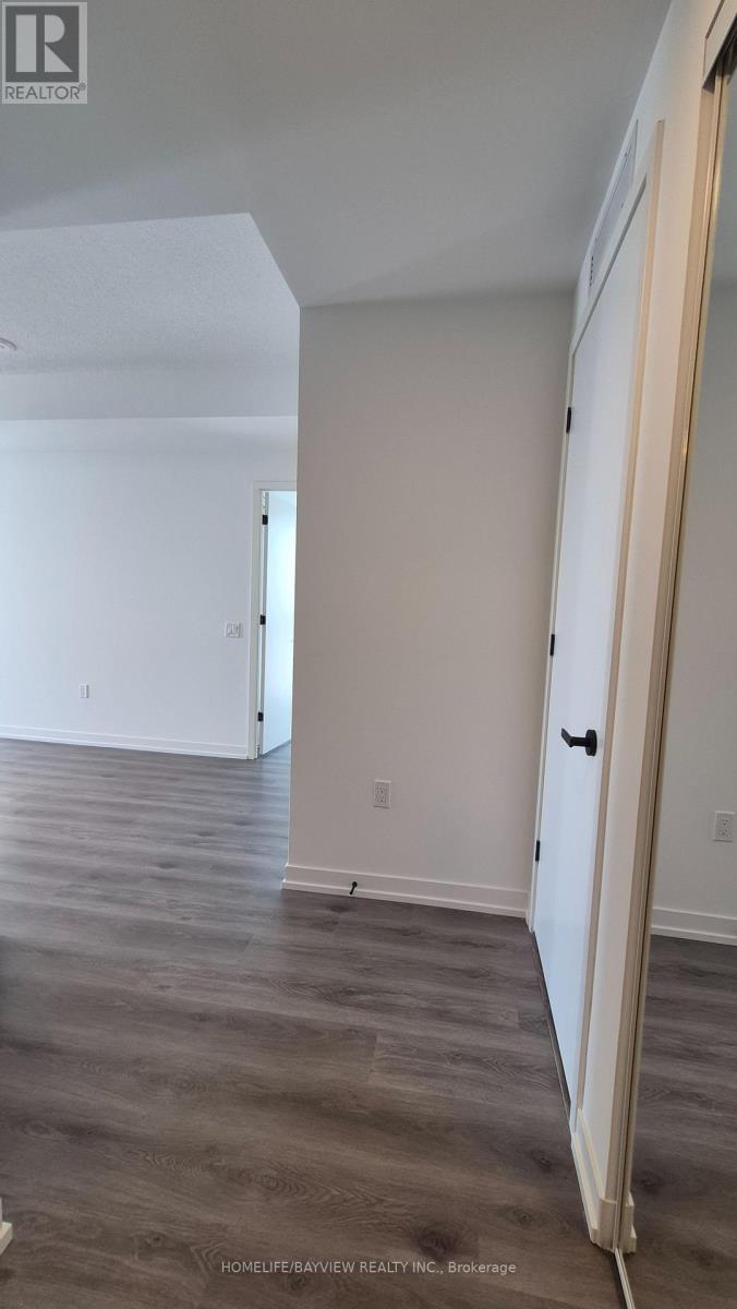 4212 - 28 Interchange Way Ave. Way, Vaughan, Ontario  L4K 0P8 - Photo 11 - N12496628