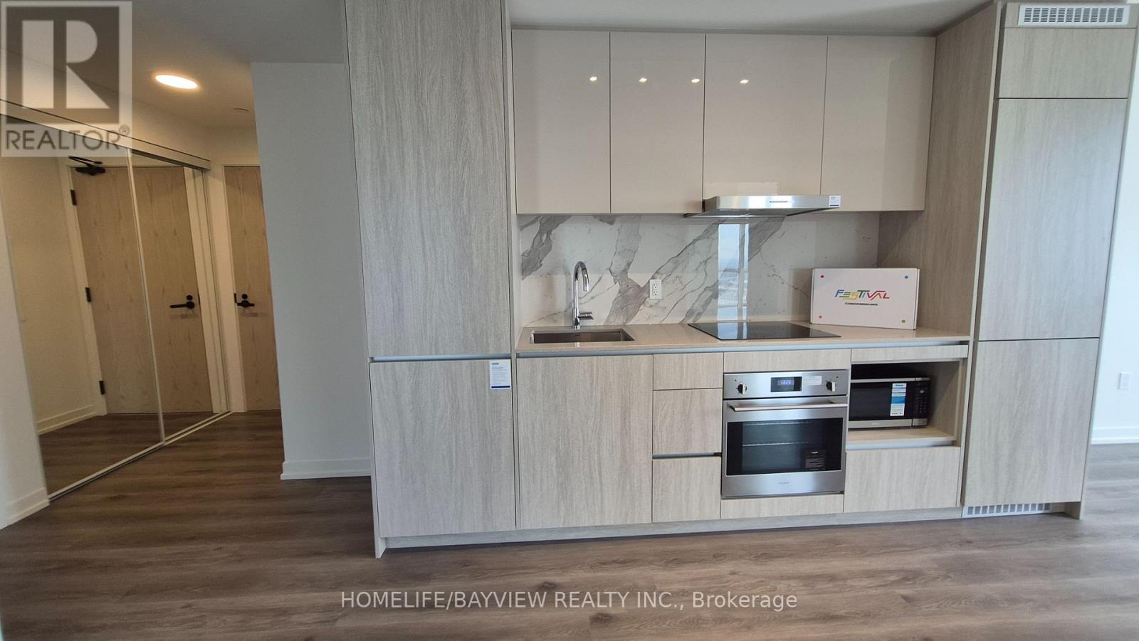 4212 - 28 Interchange Way Ave. Way, Vaughan, Ontario  L4K 0P8 - Photo 9 - N12496628