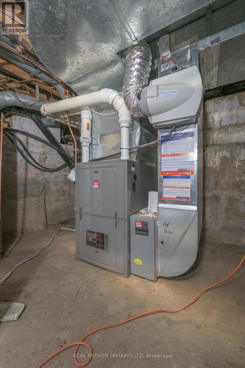 222 Ellen Street, North Middlesex, Ontario  N0M 2K0 - Photo 27 - X12540100