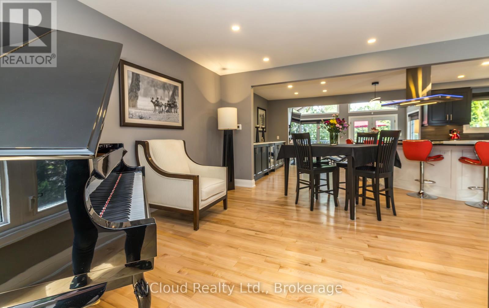 2183 Sandringham Drive, Burlington, Ontario  L7P 3E7 - Photo 13 - W12356291