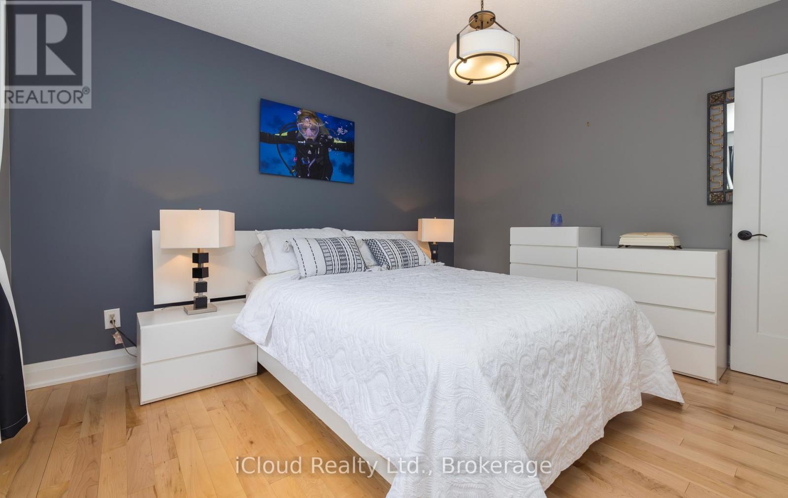 2183 Sandringham Drive, Burlington, Ontario  L7P 3E7 - Photo 20 - W12356291