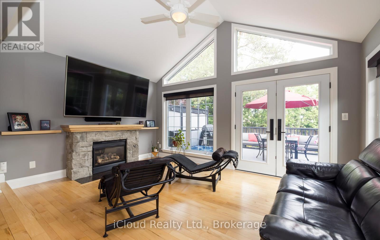 2183 Sandringham Drive, Burlington, Ontario  L7P 3E7 - Photo 17 - W12356291